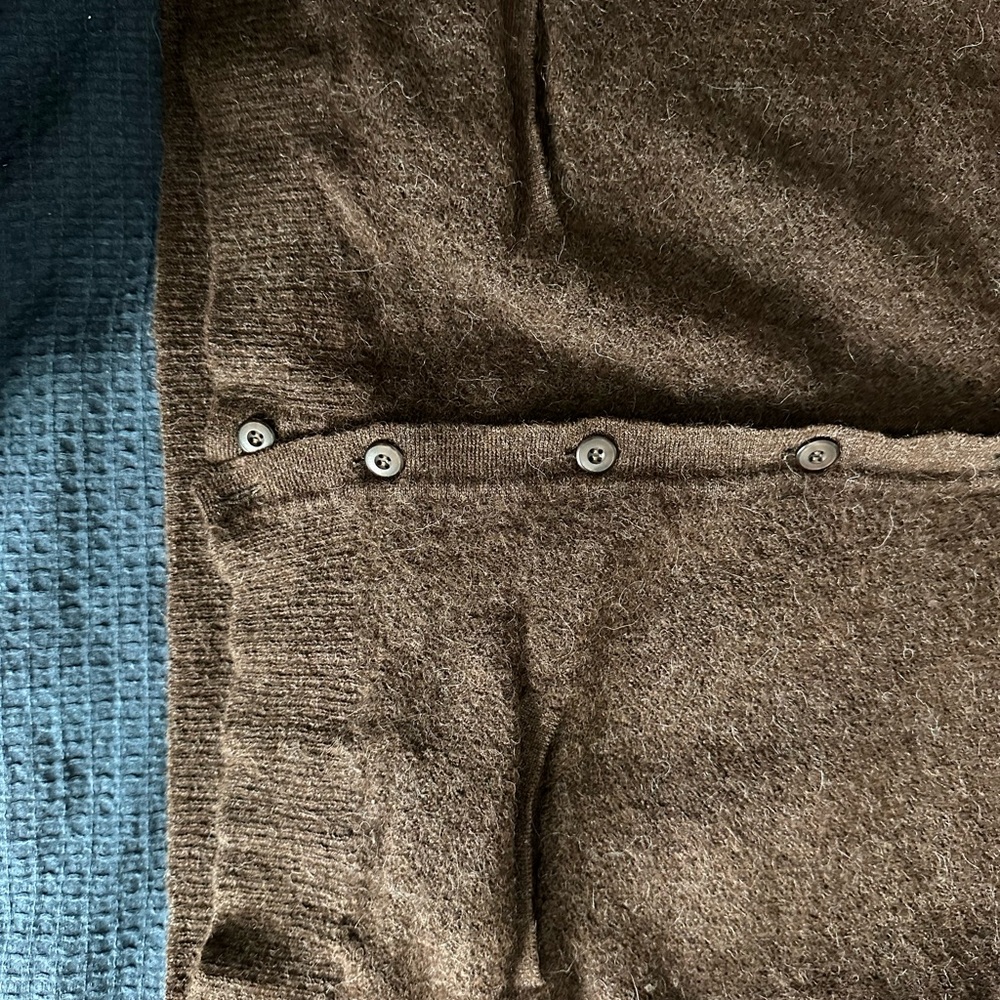 Tumi Women’s Brown Button-Front V-Neck Cardigan - Picture 4 of 11